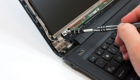 Cách để sửa gãy bản lề laptop nhanh chóng