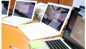 Bạn nên chọn mua màn hình máy tính gương hay nhám?